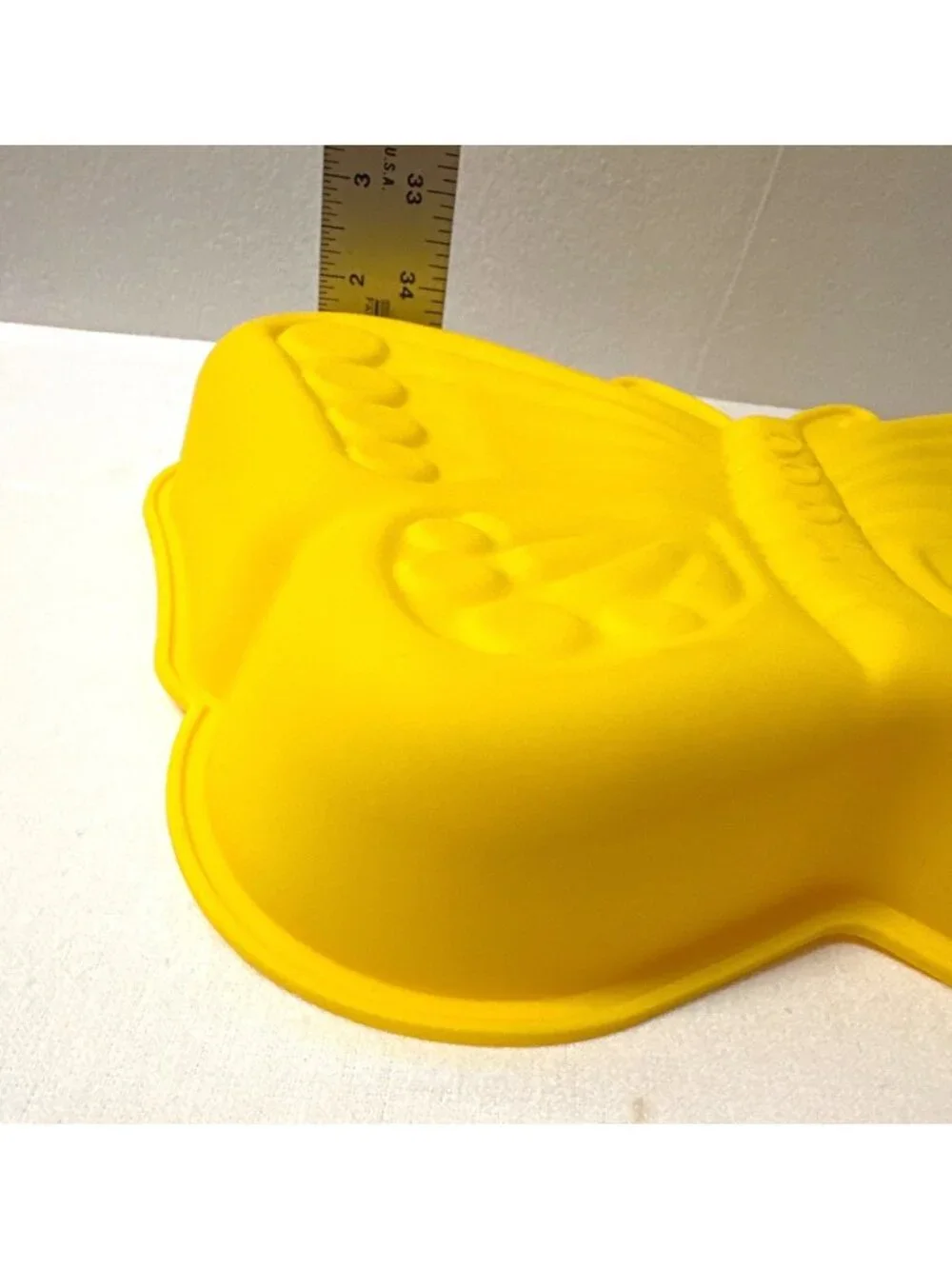 Hamilton Beach Yellow Silicone Butterfly Cake Pan, Model 87752, Y2K